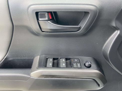 Used 2023 Toyota Tacoma SR5 w/ Technology Package AWD/4WD image 15