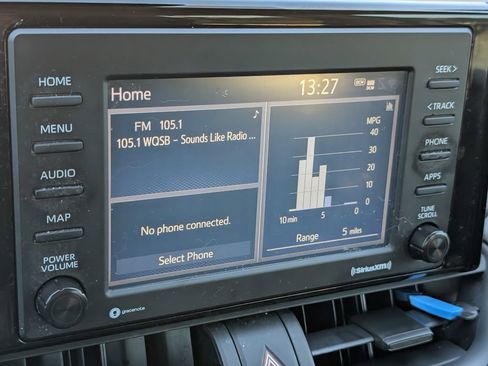 Used 2020 Toyota RAV4 LE image 17