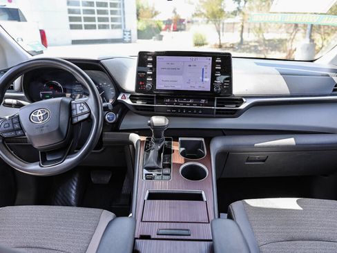 Certified 2023 Toyota Sienna LE AWD/4WD image 2