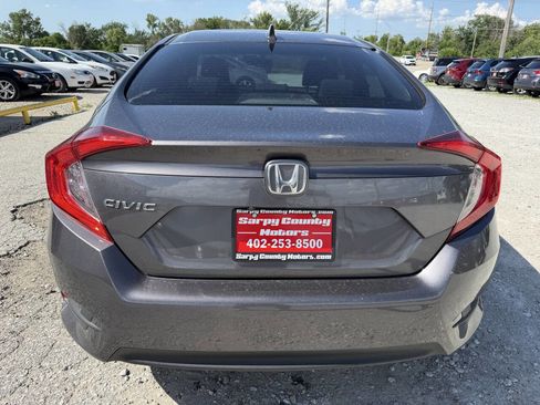 Used 2018 Honda Civic EX image 4