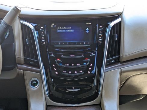Used 2017 Cadillac Escalade Platinum image 21