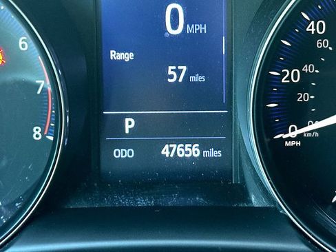 Used 2019 Toyota C-HR LE FWD image 24
