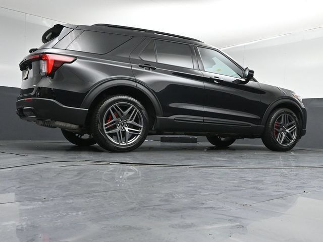 Certified 2025 Ford Explorer ST-Line w/ Premium Package AWD/4WD image 45