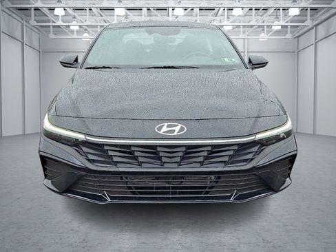 Certified 2025 Hyundai Elantra SEL image 2