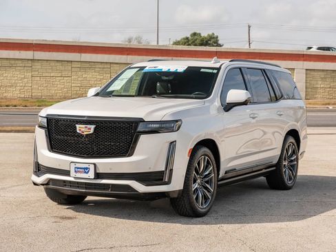 Used 2023 Cadillac Escalade Sport Platinum image 3