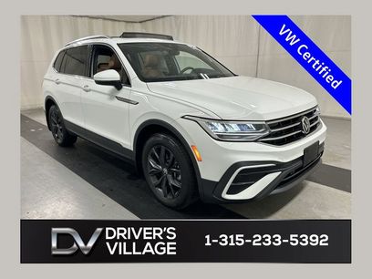 Used 2024 Volkswagen Tiguan SE w/ Panoramic Sunroof Package