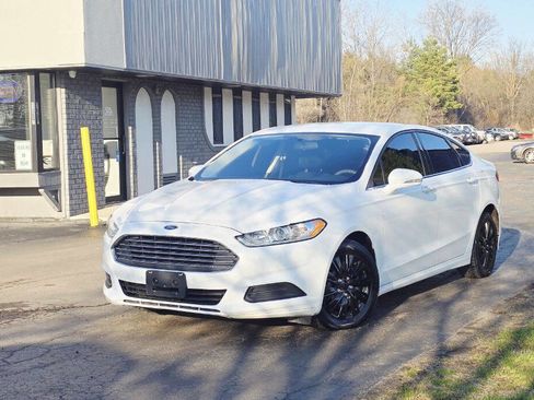 Used 2014 Ford Fusion SE image 2