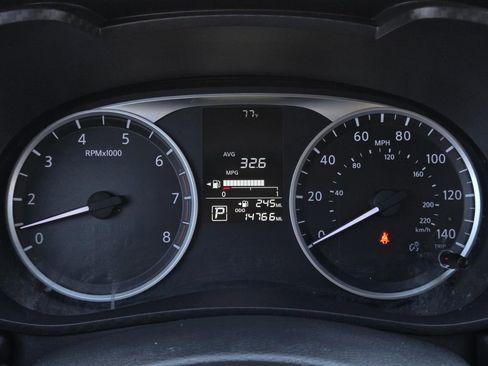 Used 2024 Nissan Versa S w/ Trunk Package image 25