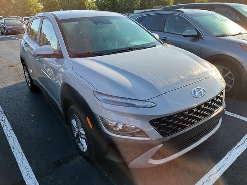 Used 2023 Hyundai Kona SE AWD/4WD image 2