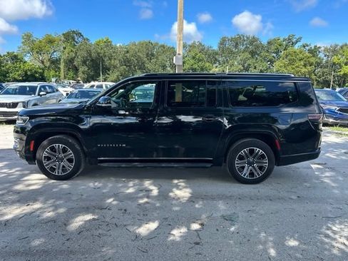 Used 2024 Jeep Wagoneer L Series II w/ Flexible Seating Group AWD/4WD image 17