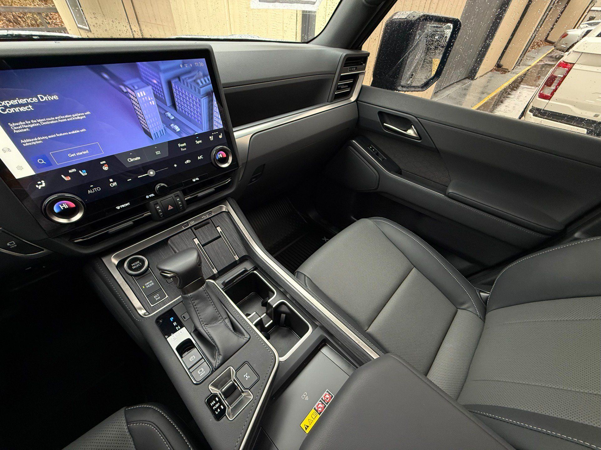 Used 2025 Lexus GX 550 w/ Accessory Package (2T) AWD/4WD image 33