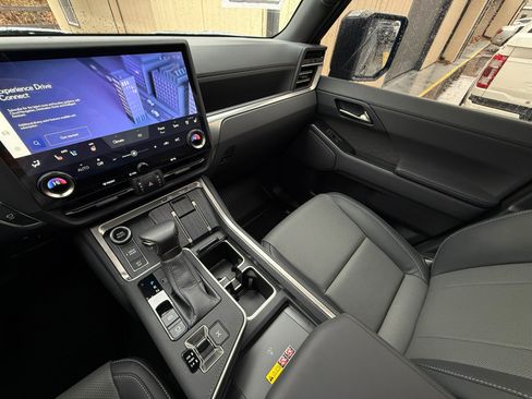 Used 2025 Lexus GX 550 w/ Accessory Package (2T) AWD/4WD image 33