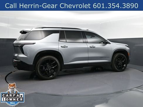Used 2024 Chevrolet Traverse RS FWD image 8