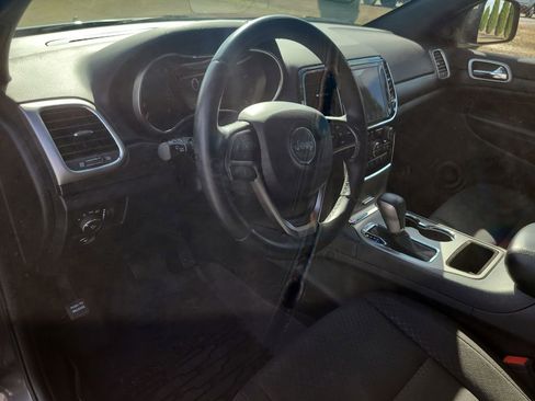 Used 2019 Jeep Grand Cherokee Laredo w/ 18" Wheel & 8.4" Radio Group image 15