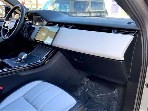 Certified 2026 Land Rover Range Rover Evoque Dynamic SE image 18