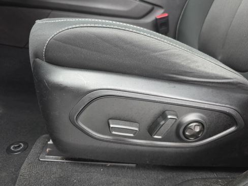 Used 2023 Jeep Grand Cherokee Laredo AWD/4WD image 26