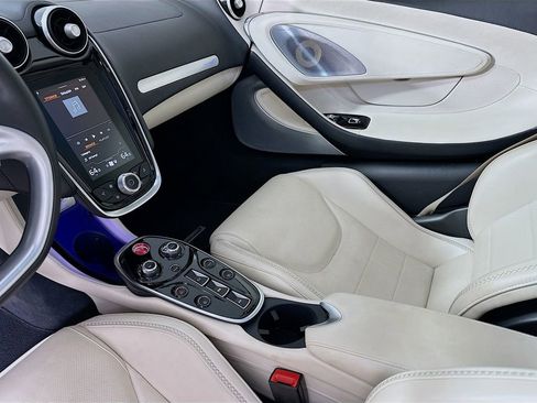 Used 2023 McLaren GT RWD image 24