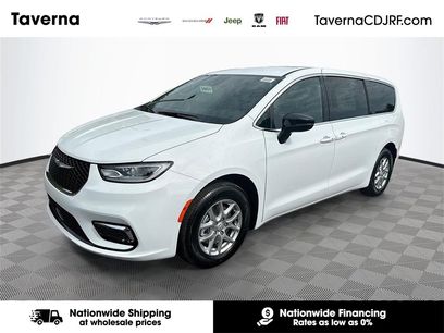 New 2026 Chrysler Pacifica Select