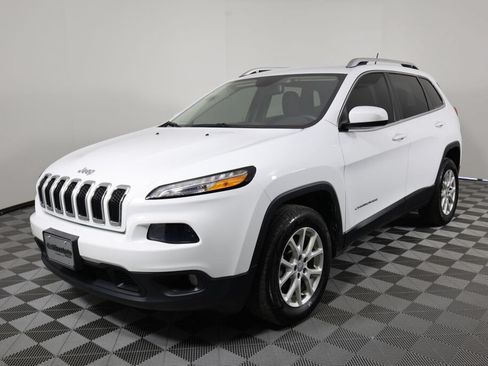 Used 2015 Jeep Cherokee Latitude w/ Cold Weather Group AWD/4WD image 5