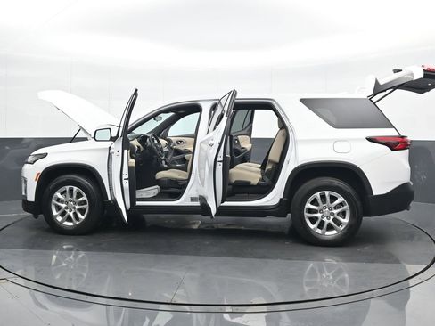 Used 2023 Chevrolet Traverse LS image 27