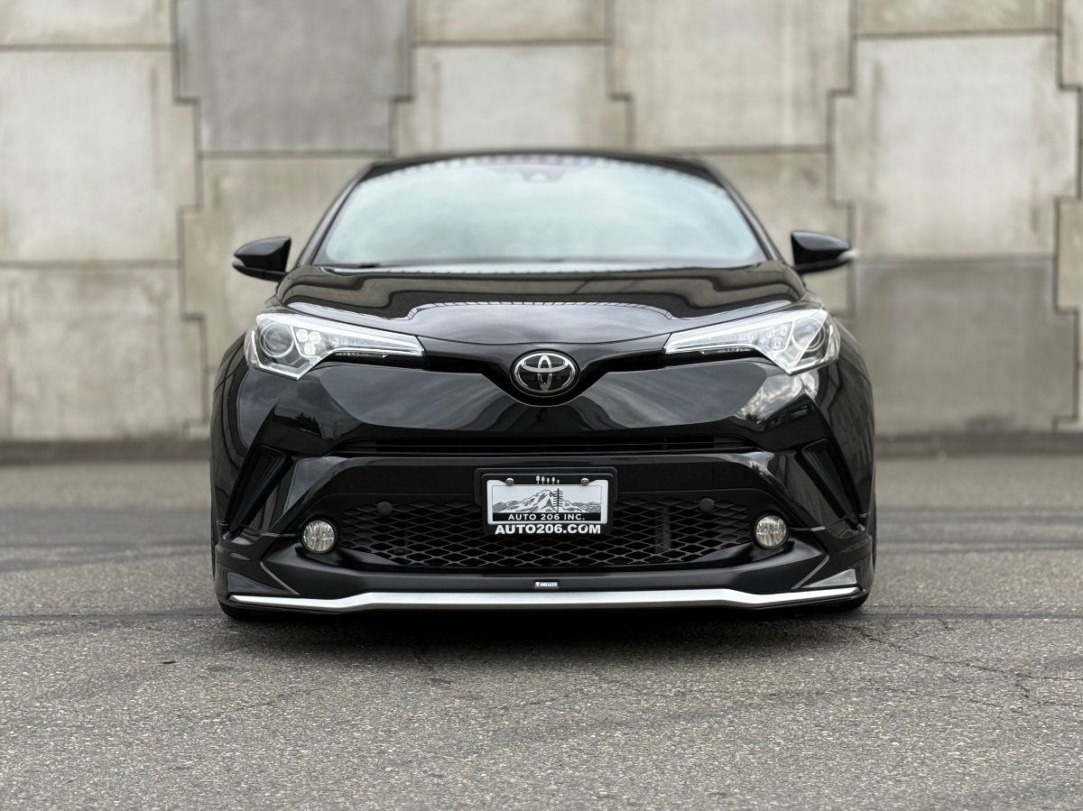 Used 2019 Toyota C-HR Limited FWD image 10