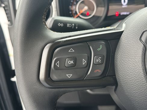 Used 2024 Jeep Gladiator Sport AWD/4WD image 23