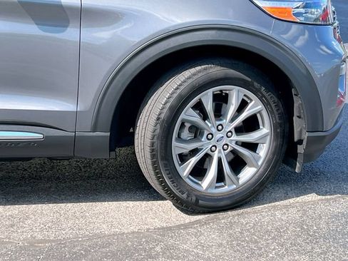 Used 2023 Ford Explorer Limited w/ Equipment Group 301A AWD/4WD image 31