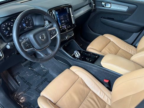 Used 2022 Volvo XC40 T5 Inscription w/ Climate Package image 13