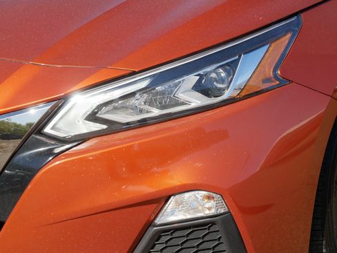 Certified 2022 Nissan Altima 2.5 SR FWD image 16