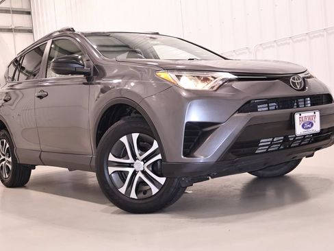 Used 2018 Toyota RAV4 LE w/ Carpet Mat Package AWD/4WD image 30