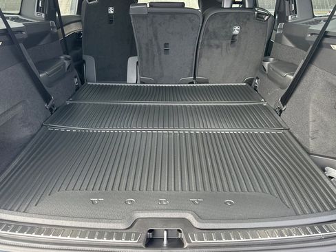 New 2026 Volvo XC90 T8 Plus w/ Protection Package Premier AWD/4WD image 17