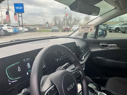 Used 2023 Kia Sportage LX image 9