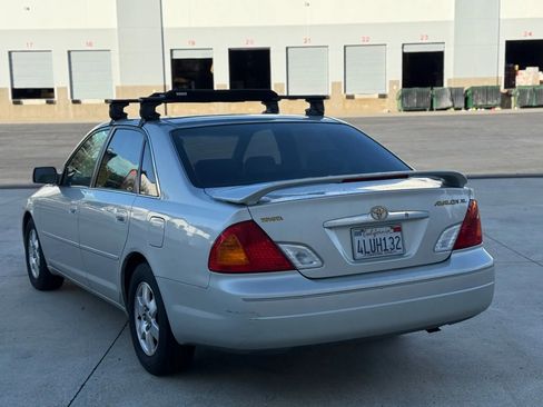 Used 2000 Toyota Avalon XL FWD image 12