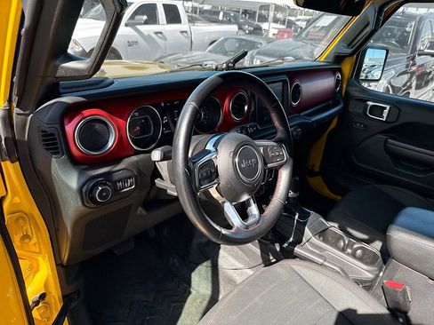 Used 2021 Jeep Wrangler Unlimited Rubicon AWD/4WD image 10