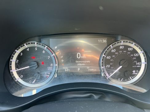 Used 2023 Toyota Highlander XLE AWD/4WD image 30