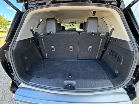Used 2025 Nissan Pathfinder SL FWD image 12