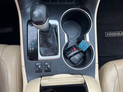 Used 2014 Toyota Highlander XLE image 15