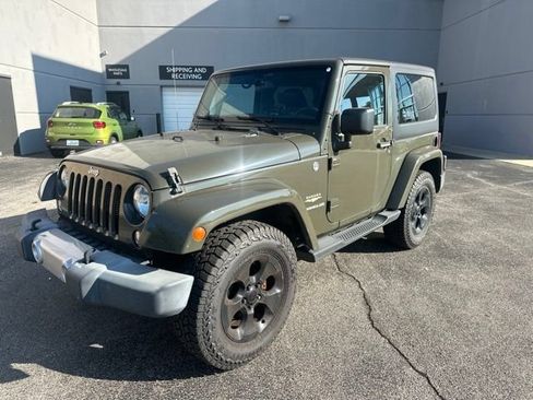 Used 2015 Jeep Wrangler Sahara w/ Connectivity Group AWD/4WD image 7