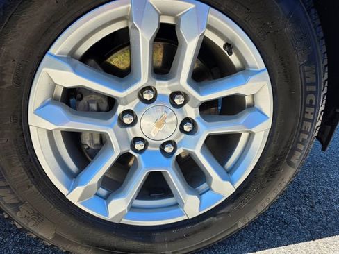 Used 2024 Chevrolet Silverado 1500 LT AWD/4WD image 8