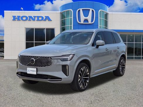 Used 2025 Volvo XC90 B6 Plus AWD/4WD image 7