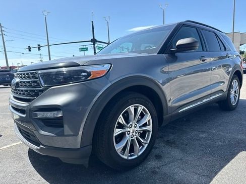 Used 2024 Ford Explorer XLT w/ Equipment Group 202A RWD image 3