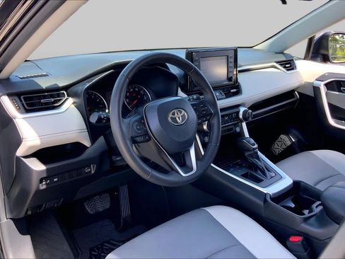 Used 2021 Toyota RAV4 XLE Premium FWD image 17