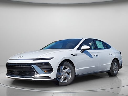 New 2026 Hyundai Sonata SE FWD image 2