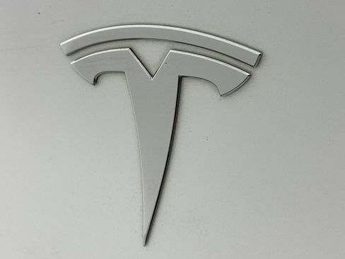 Used 2021 Tesla Model Y Long Range image 10
