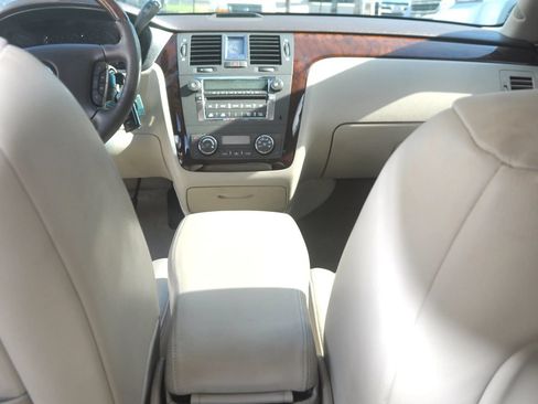 Used 2008 Cadillac DTS FWD image 40