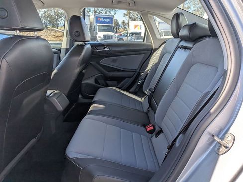 Used 2025 Volkswagen Jetta SE FWD image 27
