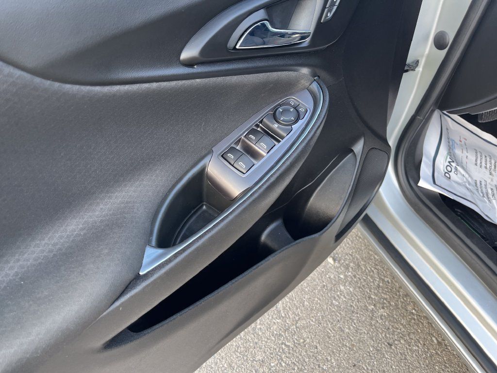 Used 2022 Chevrolet Malibu LT FWD image 10