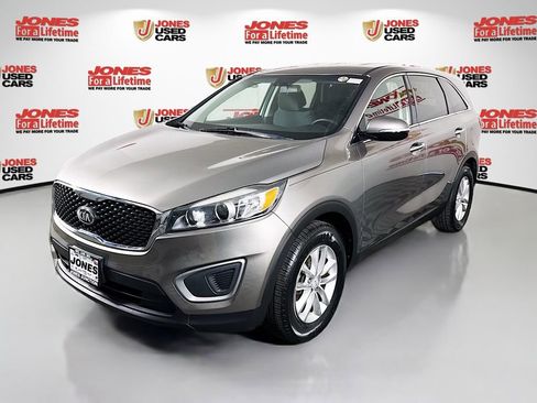 Used 2016 Kia Sorento L image 10