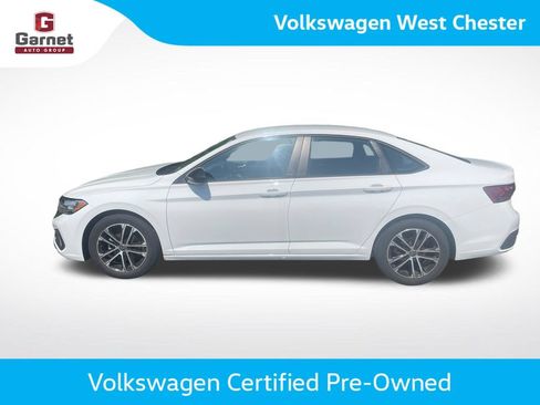 Used 2023 Volkswagen Jetta Sport FWD image 2