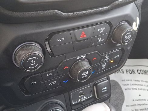 Certified 2023 Jeep Renegade Latitude image 29